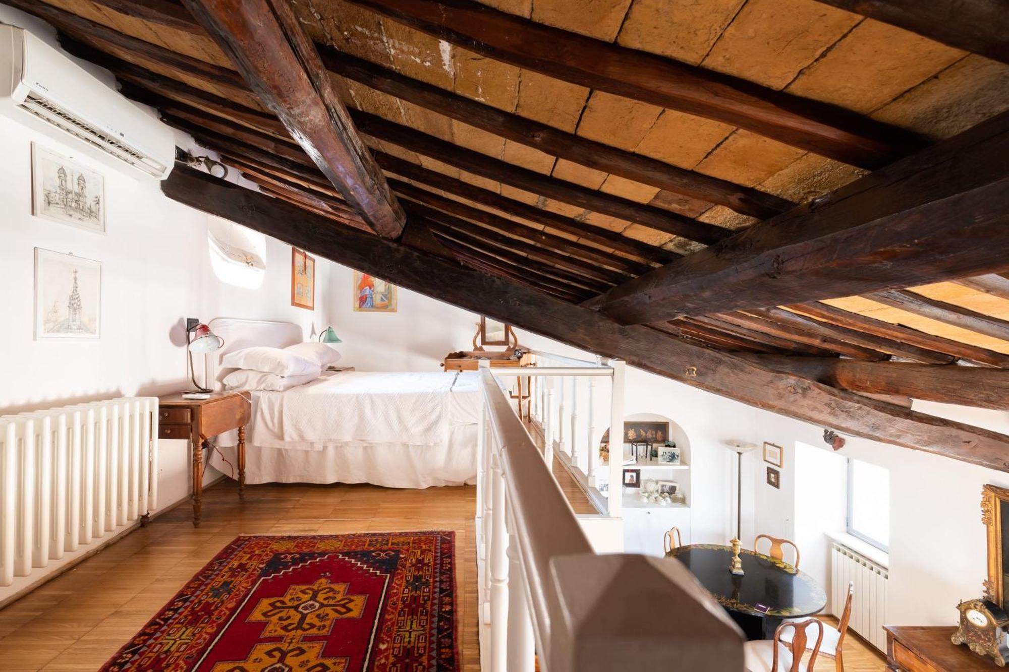 Farnese Stunning Penthouse | Romeloft Apartment